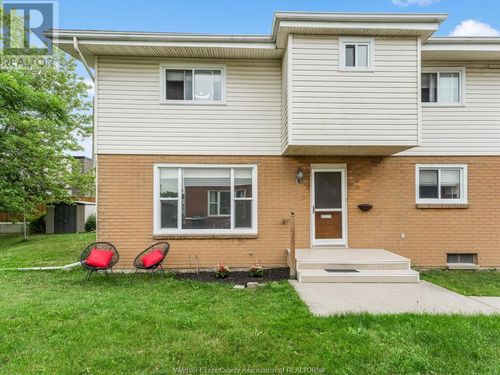 5-255 Talbot St N, Essex, ON, N8M2E2 | Card Image
