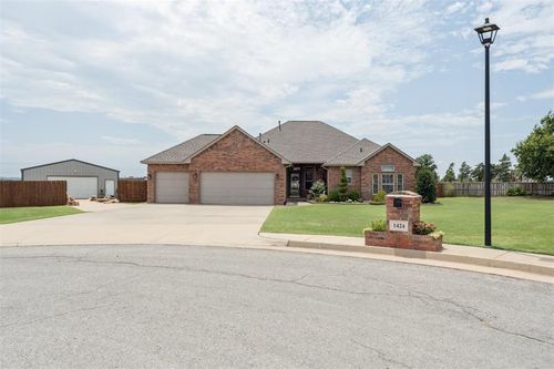 1424 Sue Circle, Piedmont, OK, 73078 | Card Image