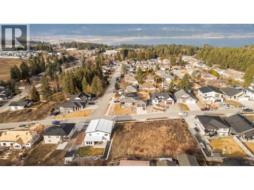 1860 35 St Ne, Salmon Arm, BC, V1E | Card Image