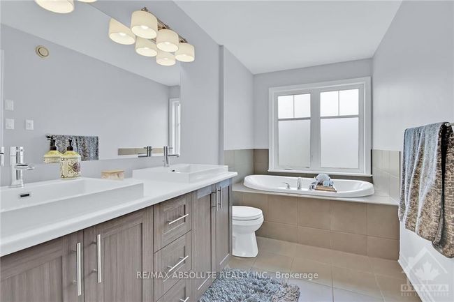 266 Wood Acres Grve, House attached with 3 bedrooms, 3 bathrooms and 2 parking in Blossom Park - Airport and Area ON | Image 19