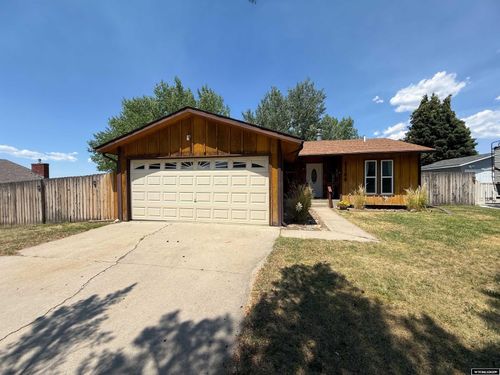 1144 Mesa Dr, Douglas, WY, 82633-3002 | Card Image