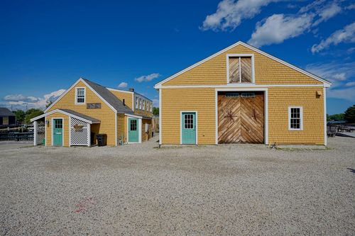 15 Pickering Avenue, Portsmouth, NH, 03801 | Card Image