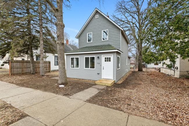 The home features newer siding, windows, furnace, water heater, and flooring. | Image 27
