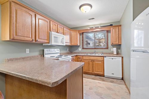 7570 15th Street Ln N, Oakdale, MN, 55128-6010 | Card Image