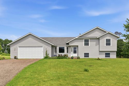 682 Old Hopkins Pl, Hudson, WI, 54016-7332 | Card Image