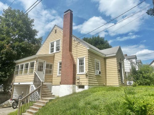 28 Haley Street, Lewiston, ME, 04240 | Card Image