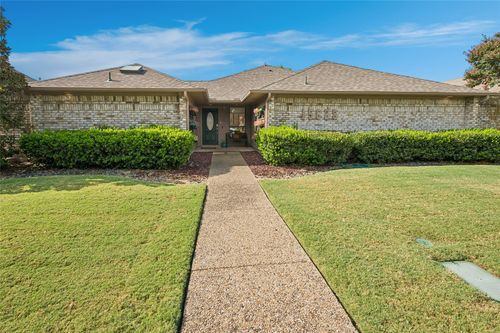 15628 Golden Creek Rd, Dallas, TX, 75248-4923 | Card Image