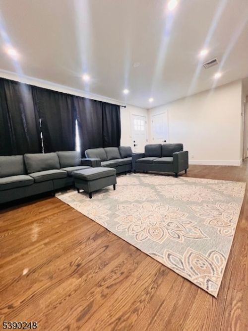 275 Valley Rd, Clark, NJ, 07066-1827 | Card Image