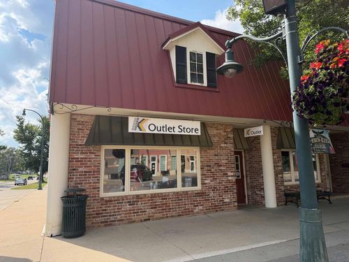 102 Central Ave Nw, Orange City, IA, 51041 | Card Image