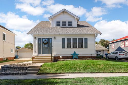 717 N Maple St, Monticello, IA, 52310-1038 | Card Image