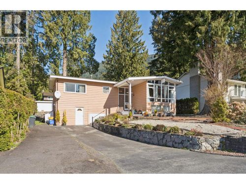 922 Canyon Boulevard, North Vancouver, BC, V7R2J8 | Card Image