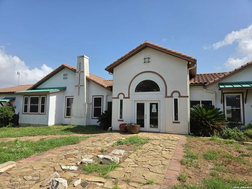 2270 County Road 306, Floresville, TX, 78114-3580 | Card Image