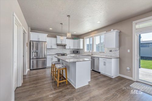 4476 N Glenrock Way, Meridian, ID, 83646-7055 | Card Image