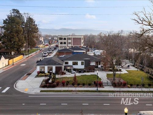 128 S Eagle Rd, Eagle, ID, 83616-5983 | Card Image