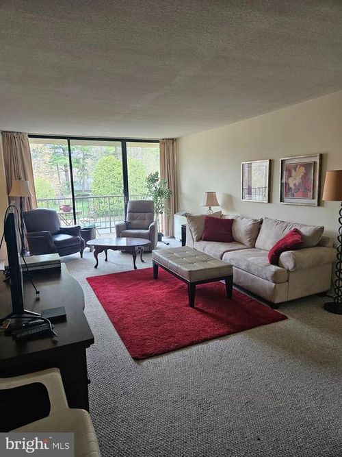 apt-728-801 Yale Ave, SWARTHMORE, PA, 19081-1811 | Card Image