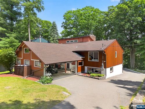 42 Goldfinch Ln, Hewitt, NJ, 07421-2608 | Card Image