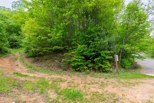 129 Mount Soma Blvd, Clyde, NC, 28721-8630 | Card Image