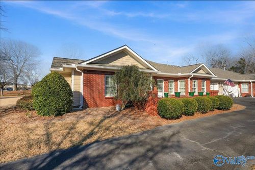 154 Valley Way Cir Se, Huntsville, AL, 35802-2577 | Card Image