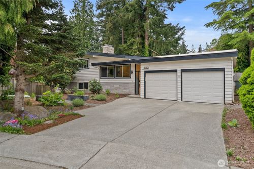 1030 145th Pl Se, Bellevue, WA, 98007-5643 | Card Image