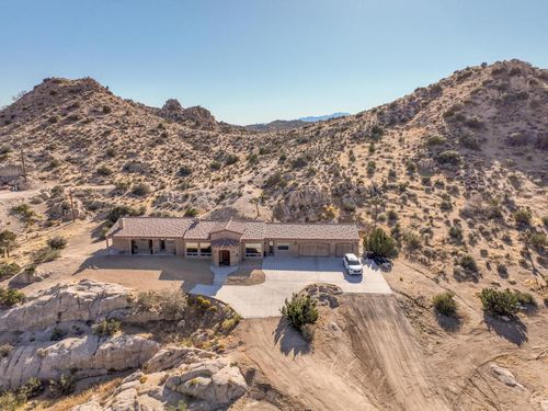 56245 Cobalt Rd, Yucca Valley, CA, 92284-2061 | Card Image
