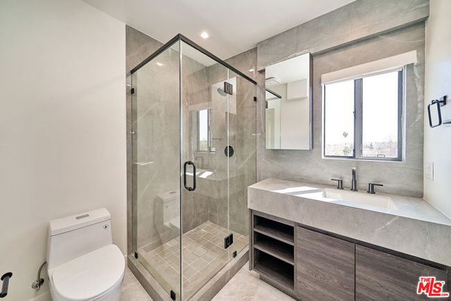 APT-204 - 137 S Maple Dr, Condo with 2 bedrooms, 2 bathrooms and 2 parking in Beverly Hills CA | Image 12