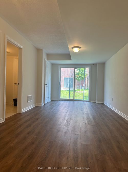 112 Gordon Cir, Newmarket, ON, L3Y0C9 | Card Image