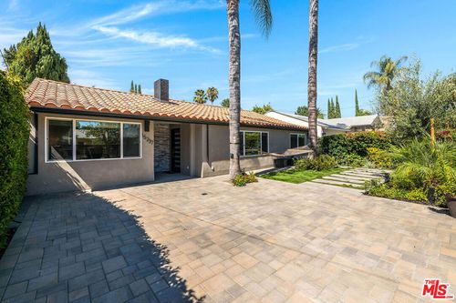 15237 Otsego St, Sherman Oaks, CA, 91403-1512 | Card Image