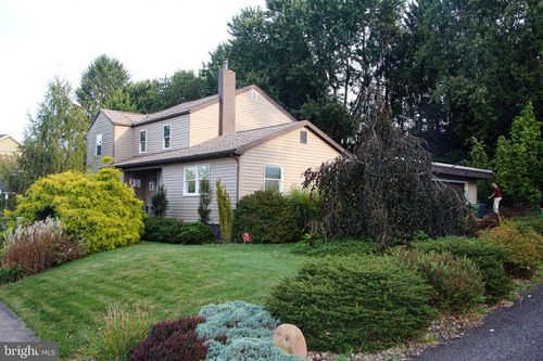 927 Fairfax Dr, MORGANTOWN, WV, 26505-4611 | Card Image