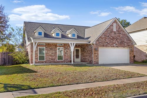 704 N Kalanchoe Avenue, Broken Arrow, OK, 74012 | Card Image