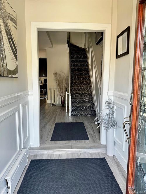 58 71st St, Maspeth, NY, 11378-2608 | Card Image