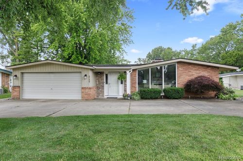 2159 Helmsford Dr, Wolverine Lake, MI, 48390-2426 | Card Image