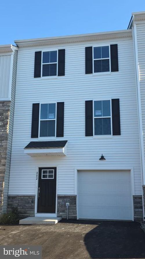 242 Talucci Dr, DOWNINGTOWN, PA, 19335-2871 | Card Image