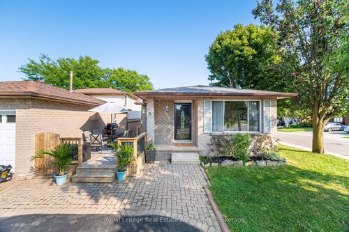 225 Golfwood Dr, Hamilton, ON, L9C7C6 | Card Image