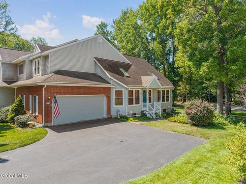 43 Westbury Ct, Clifton Park, NY, 12065-6752 | Card Image