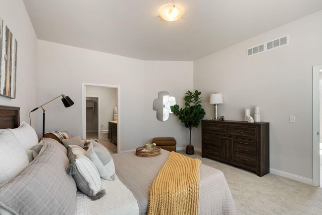 913 S Mary Grace Ct, Condo with 2 bedrooms, 2 bathrooms and null parking in Grafton WI | Image 6