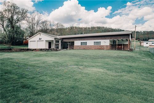 56 Spring St, Robinson, PA, 15949-1028 | Card Image