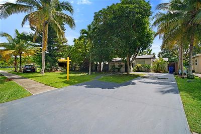 1950 Ne 182nd St, House other with 4 bedrooms, 3 bathrooms and null parking in North Miami Beach FL | Image 3