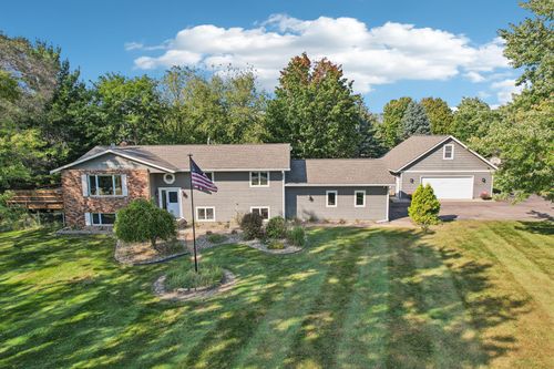 935 Ridge Pass, Hudson, WI, 54016-7504 | Card Image