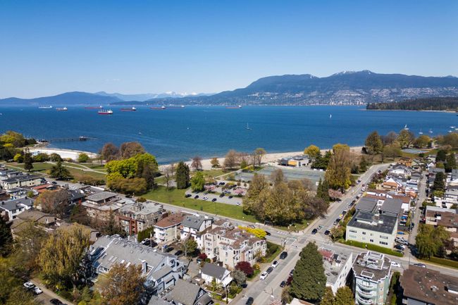 207 - 2110 Cornwall Avenue, Condo with 1 bedrooms, 1 bathrooms and 1 parking in Vancouver BC | Image 2