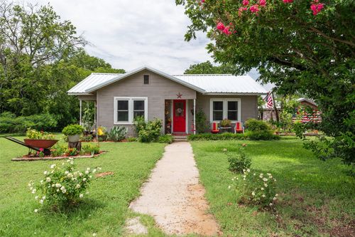 912 N Main St, Meridian, TX, 76665 | Card Image