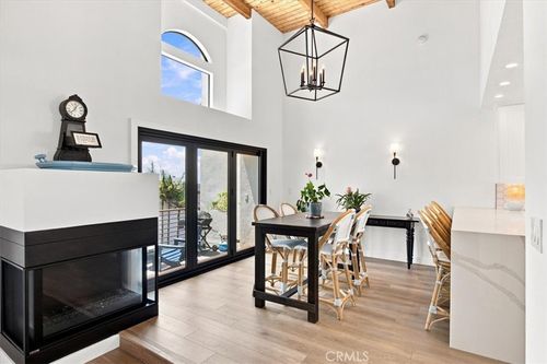 225 4th Street, Hermosa Beach, CA, 90254 | Card Image