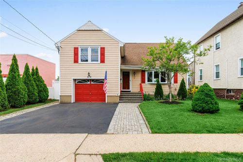 46 Mathews St, Harrison, NY, 10528-2104 | Card Image