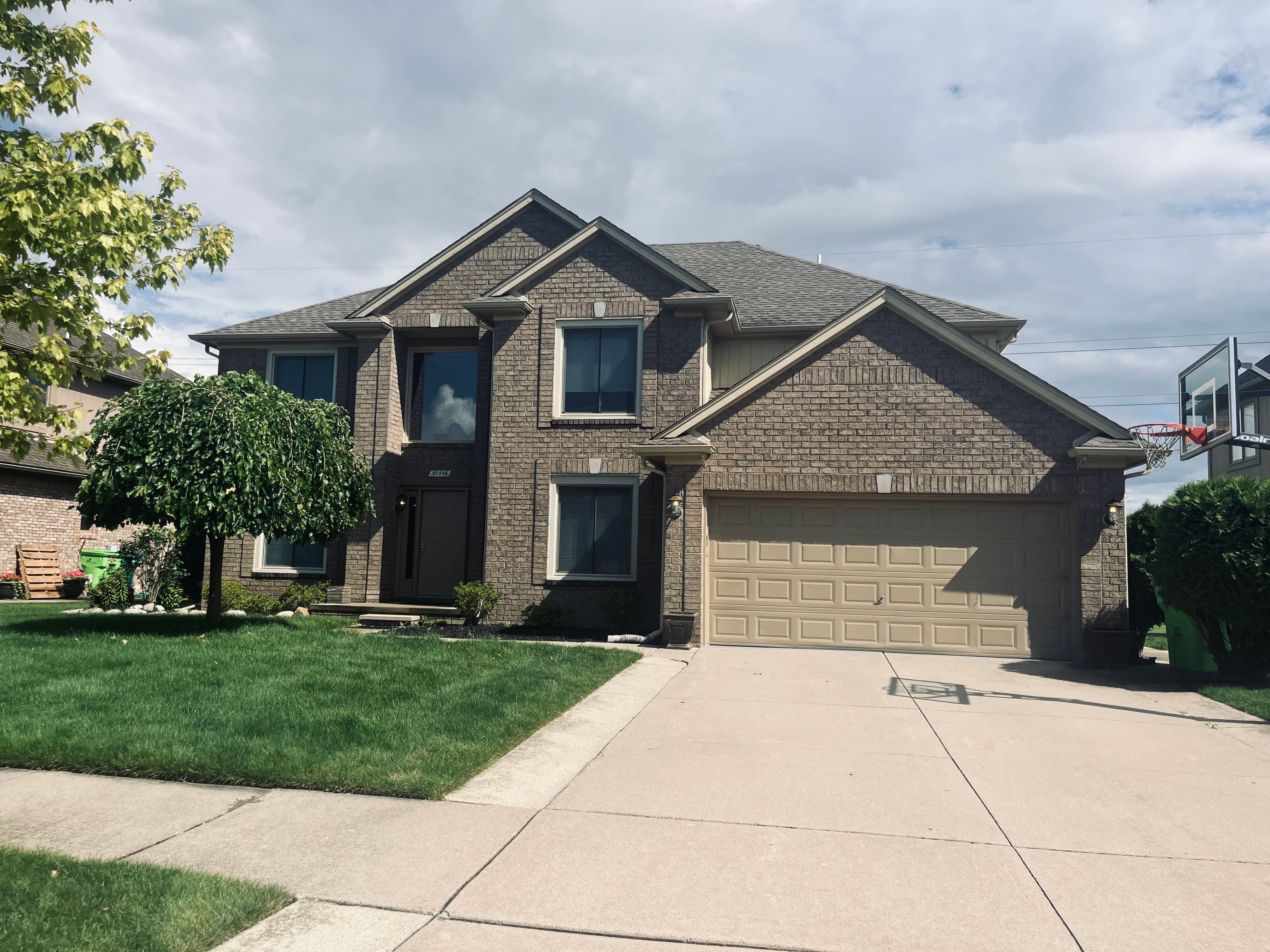 Steeh Dr, Macomb, MI 48044