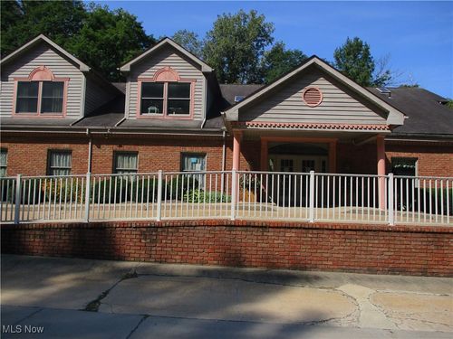 880 Mull Ave, Akron, OH, 44313-7522 | Card Image