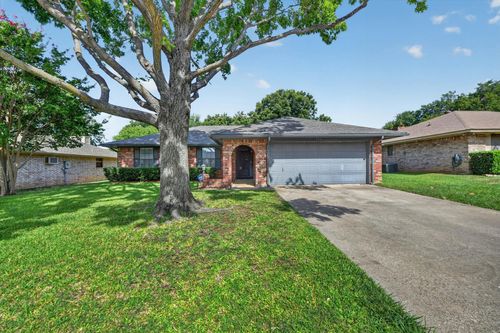 2409 Poppy Ln, Euless, TX, 76039-8063 | Card Image