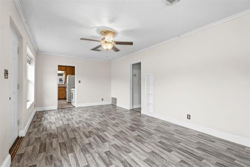 104 Miller Dr, Pauls Valley, OK, 73075-6412 | Card Image