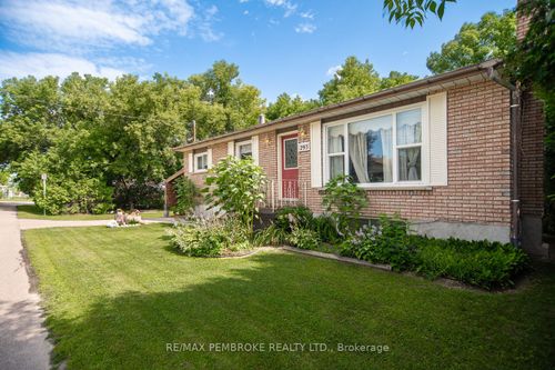 293 Everett St, Pembroke, ON, K8A3W6 | Card Image