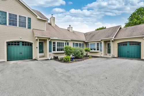 72-72 Mountain Village Rd, Windham, NH, 03087-1357 | Card Image