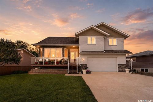646 Keith Cres, Moose Jaw, SK, S6H5P9 | Card Image