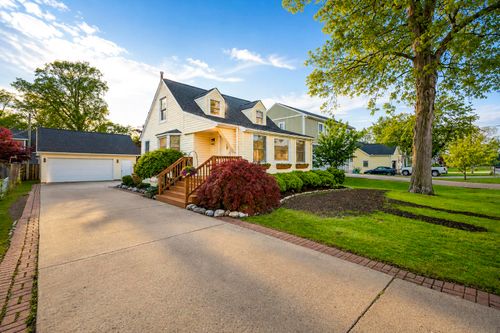 1934 Maddy Ln, Keego Harbor, MI, 48320-1158 | Card Image